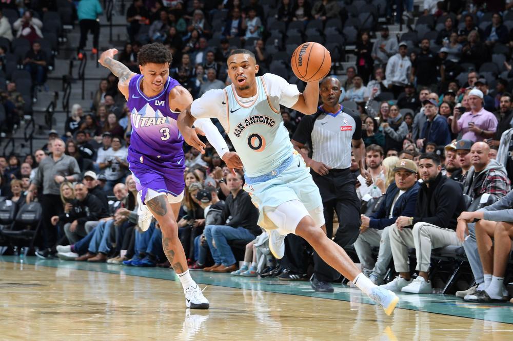 球迷们也纷 球迷们也纷